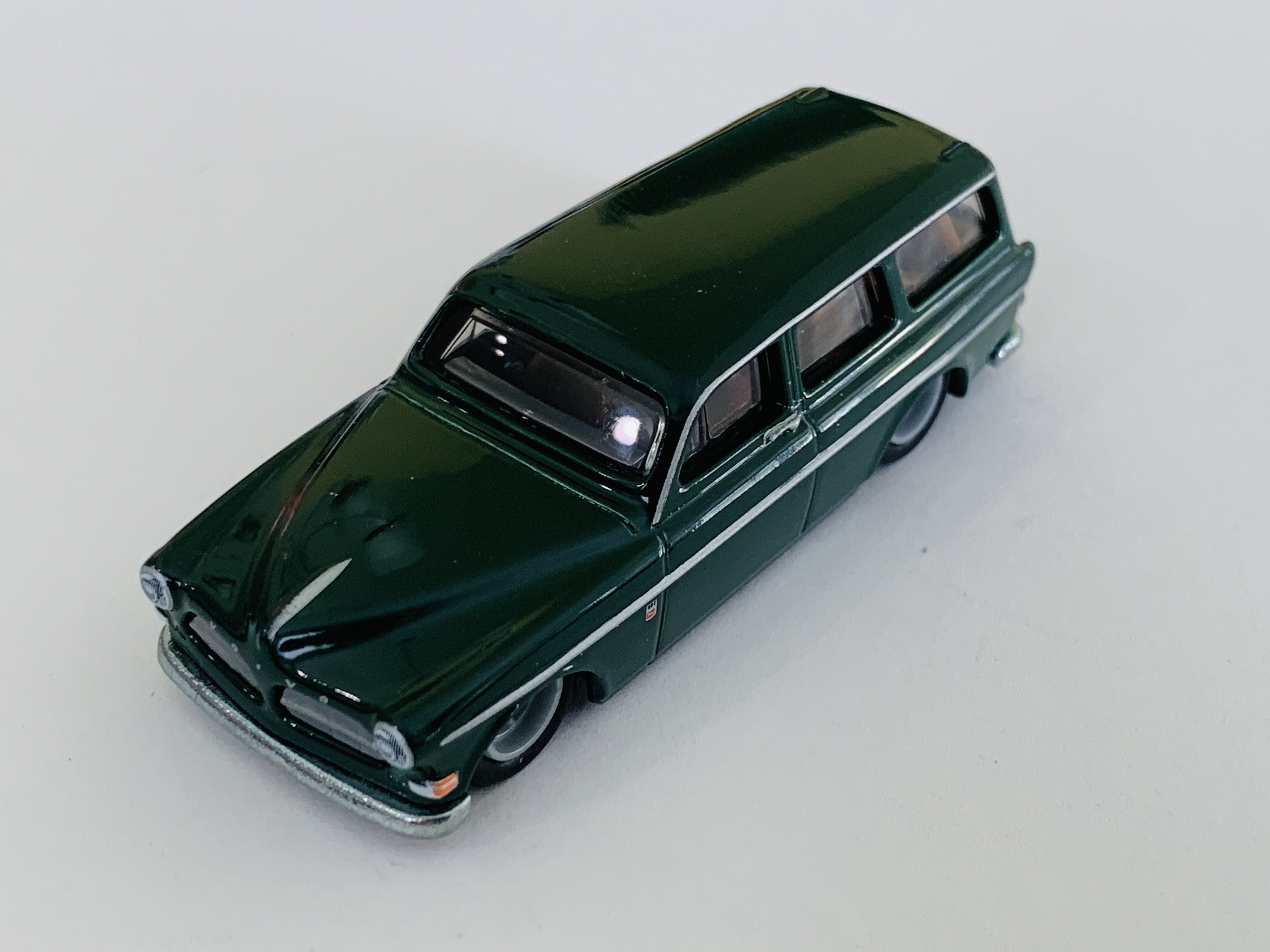 Hot Wheels Premium Volvo P220 Amazon Estate