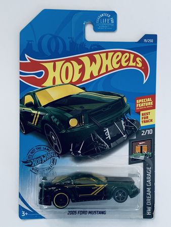 Hot Wheels #19 2005 Ford Mustang