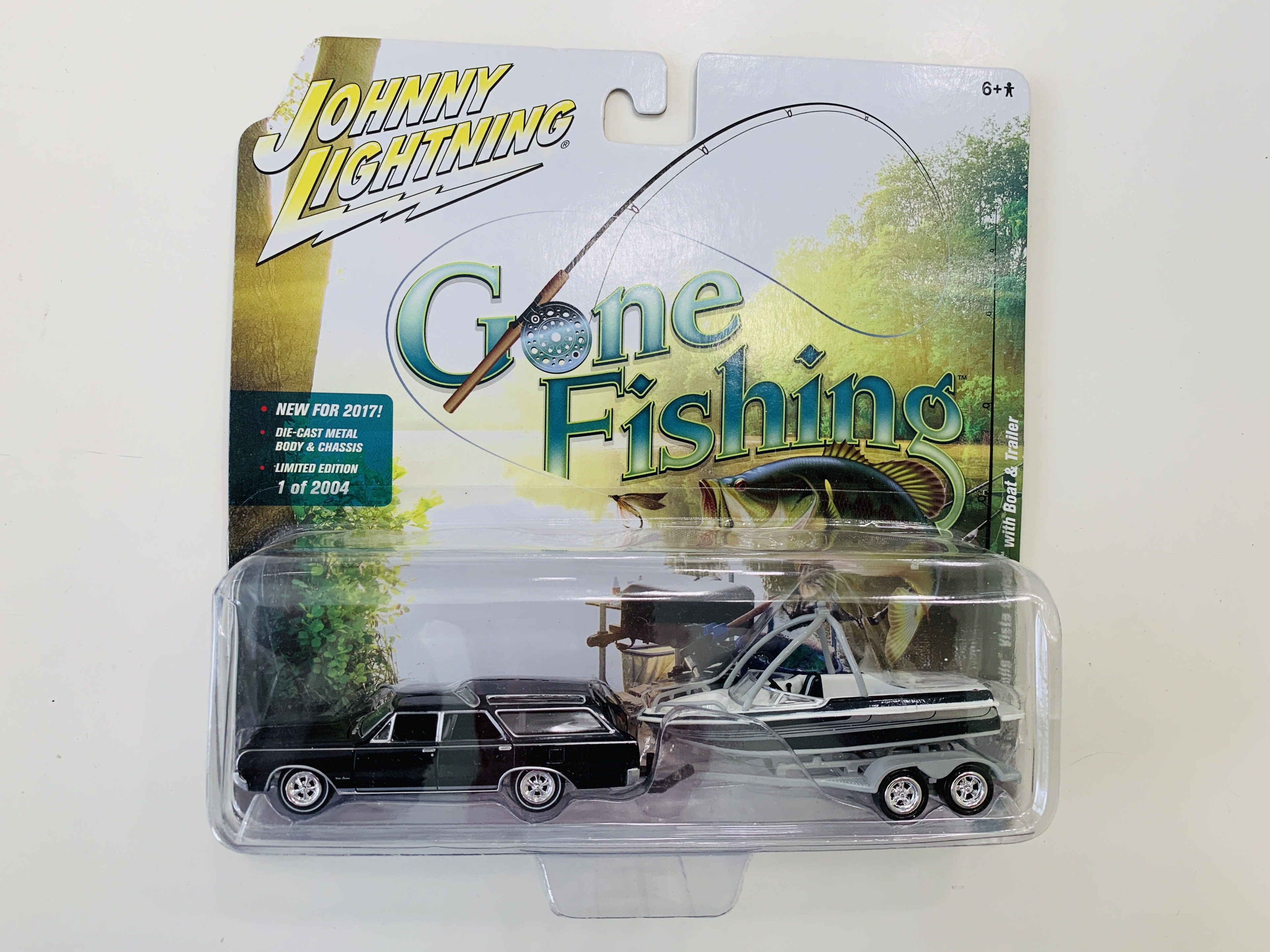 Johnny Lightning Gone Fishing 1964 Oldsmobile Vista Cruiser With